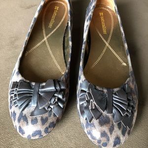 Naturalizer SZ8 Leopard print flats Mint condition